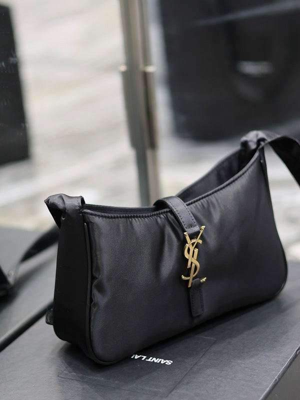 Amelia - YSL Bag - 1930