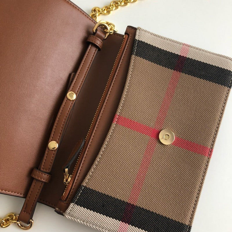 Burberry Bags - Bagsattire   482