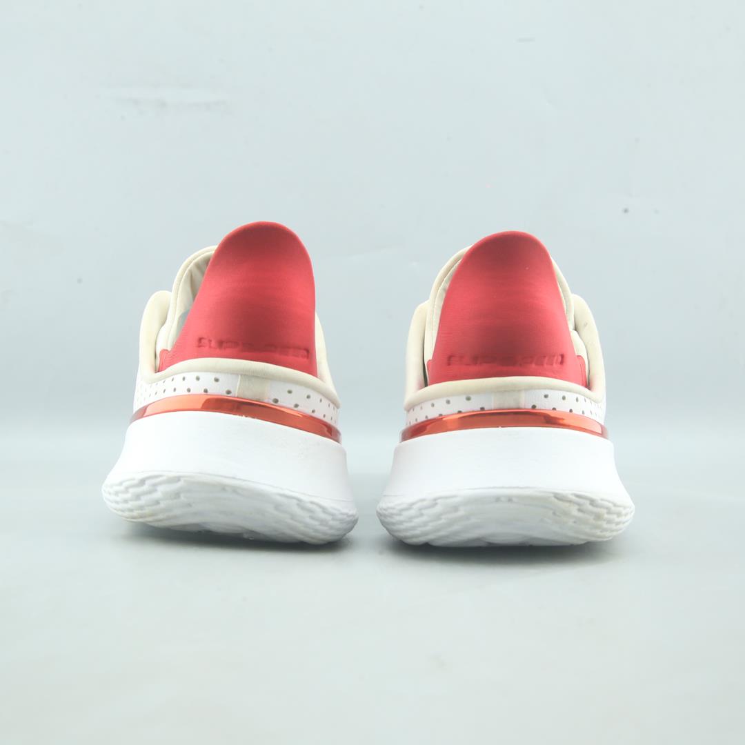 UNDER ARMOUR SLIPSPEED™