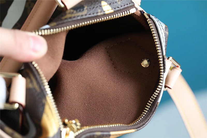 Fan Fashion Lu-Vi bags - 8152
