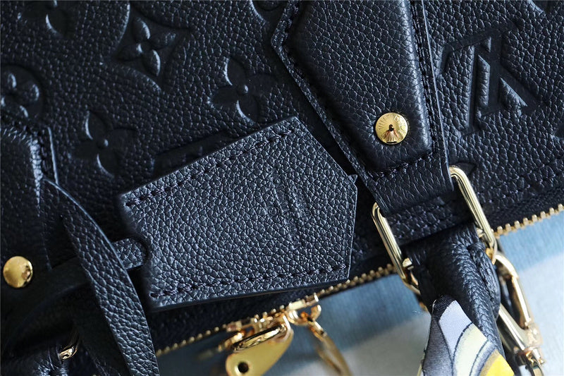 Fan Fashion Lu-Vi bags - 8297