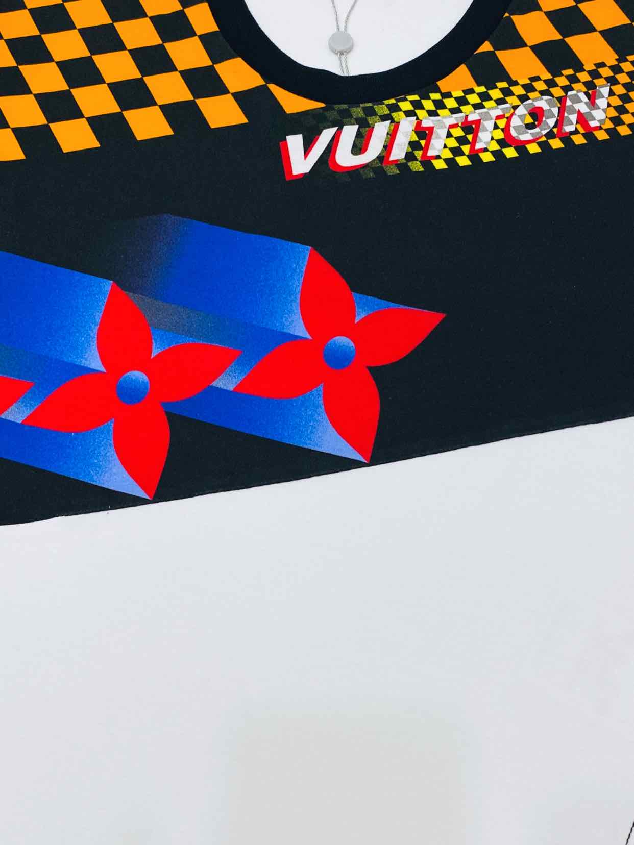 LOUIS VUITTON White, Black & Orange Size XSmall T-shirt