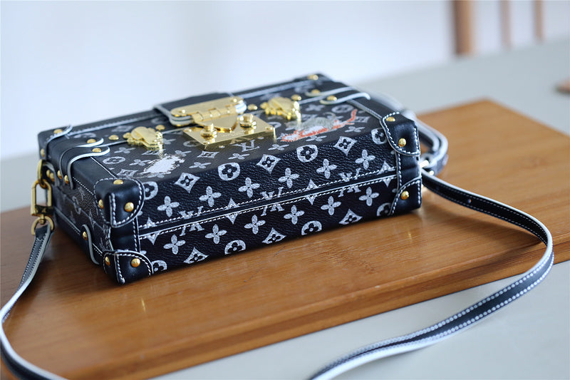 Fan Fashion Lu-Vi bags - 8211