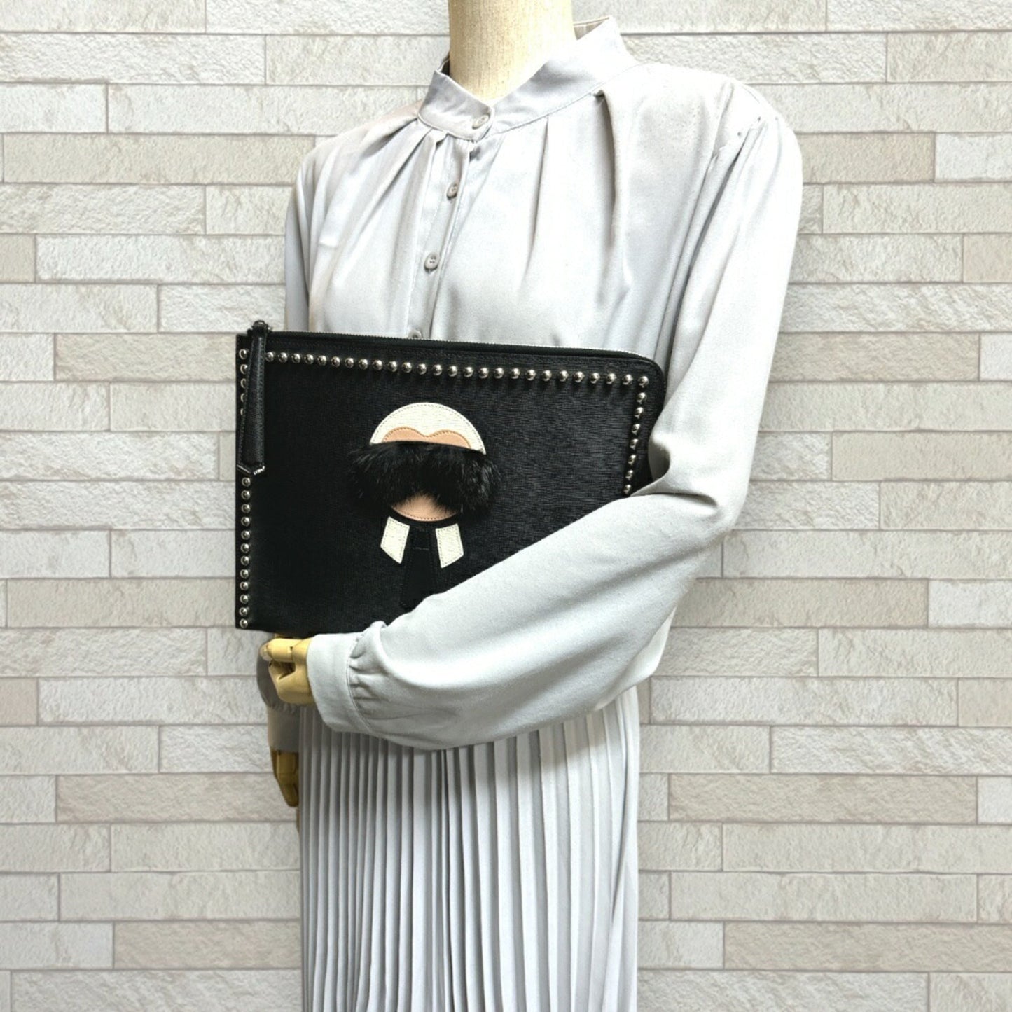 Fendi  Leather Clutch Bag (Pre-Owned)