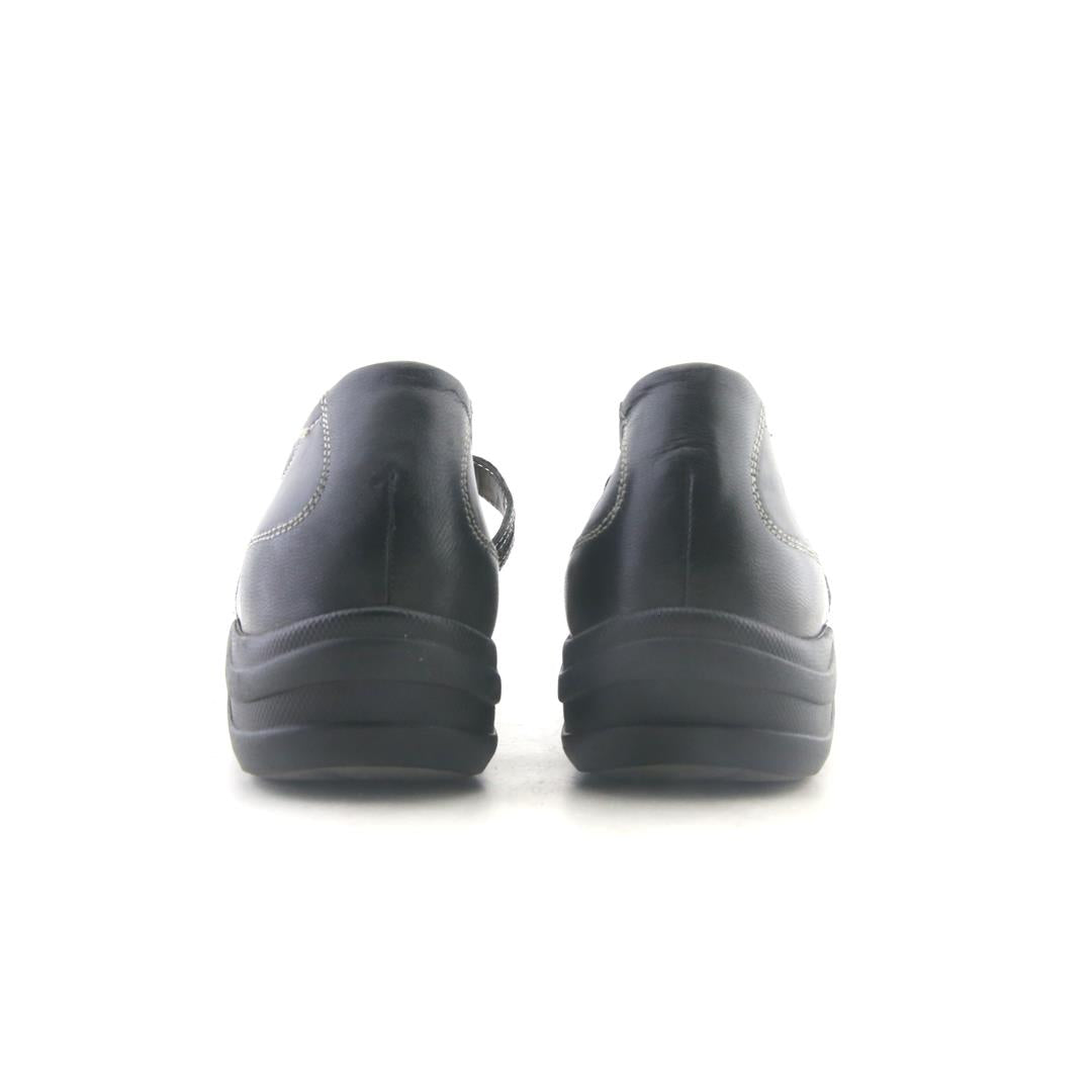 HUSH PUPPIES .