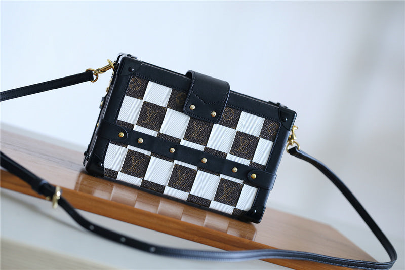 Fan Fashion Lu-Vi bags - 8221