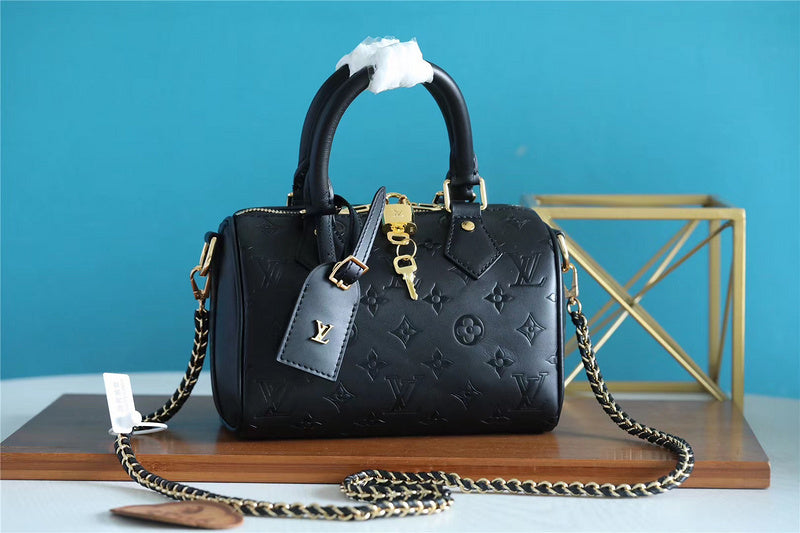 Fan Fashion Lu-Vi bags - 8155
