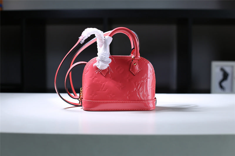 Fan Fashion Lu-Vi bags - 8302