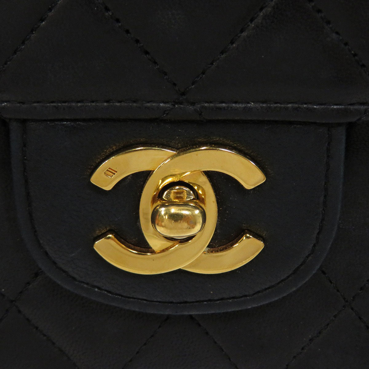 Chanel Chain Shoulder Matelasse Gold Hardware Shoulder Bag Calf