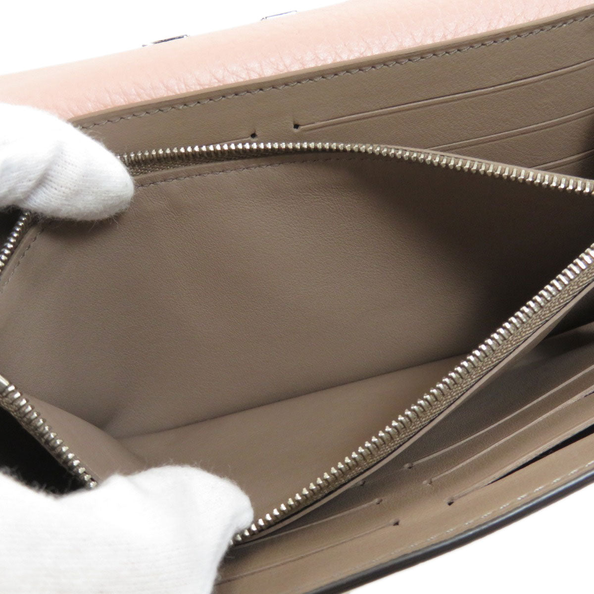 Louis Vuitton Portefeuille Capucines Magnolia Long Wallet Taurillon