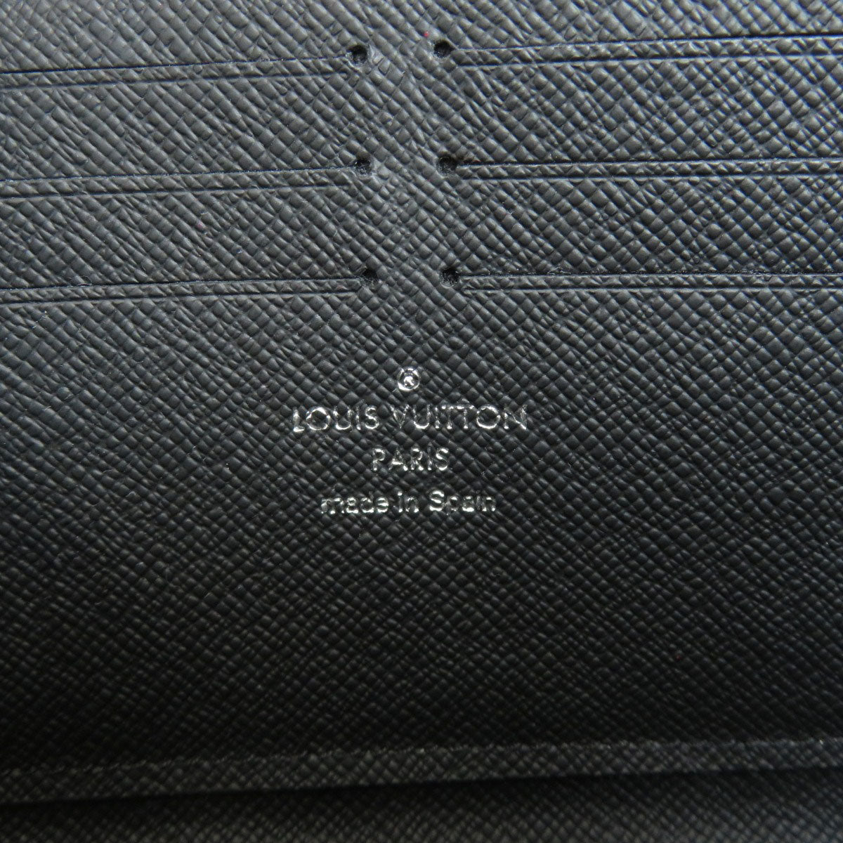 Louis Vuitton Zippy Dragonne Taiga Long Wallet Black Leather