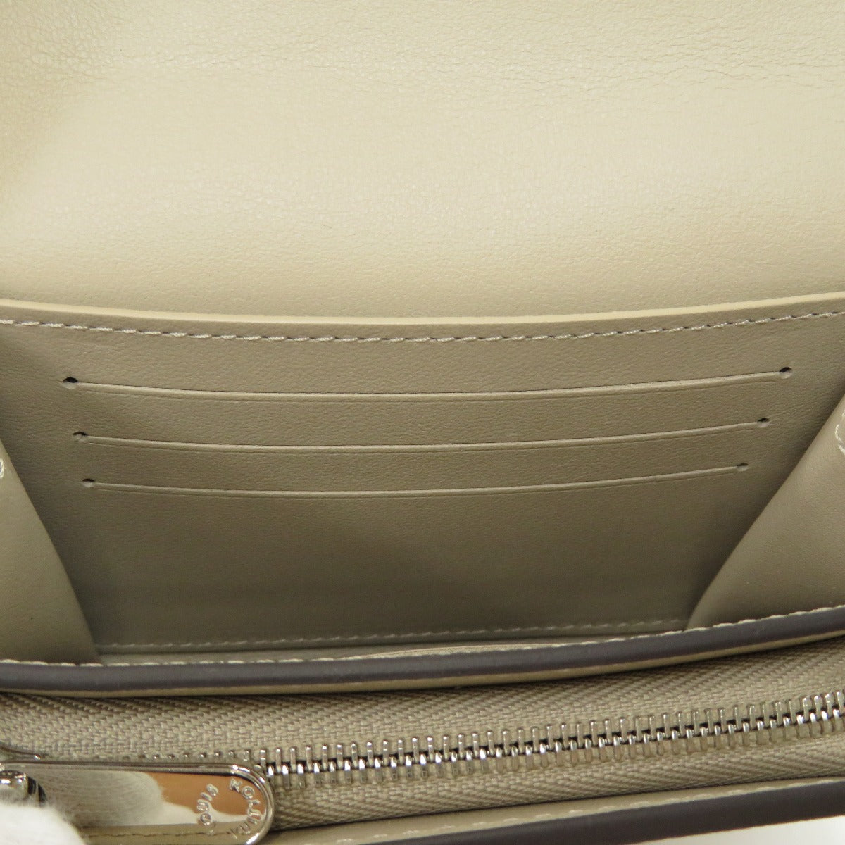 Louis Vuitton Portefeuille Iris Compact Mahina Bifold Wallet