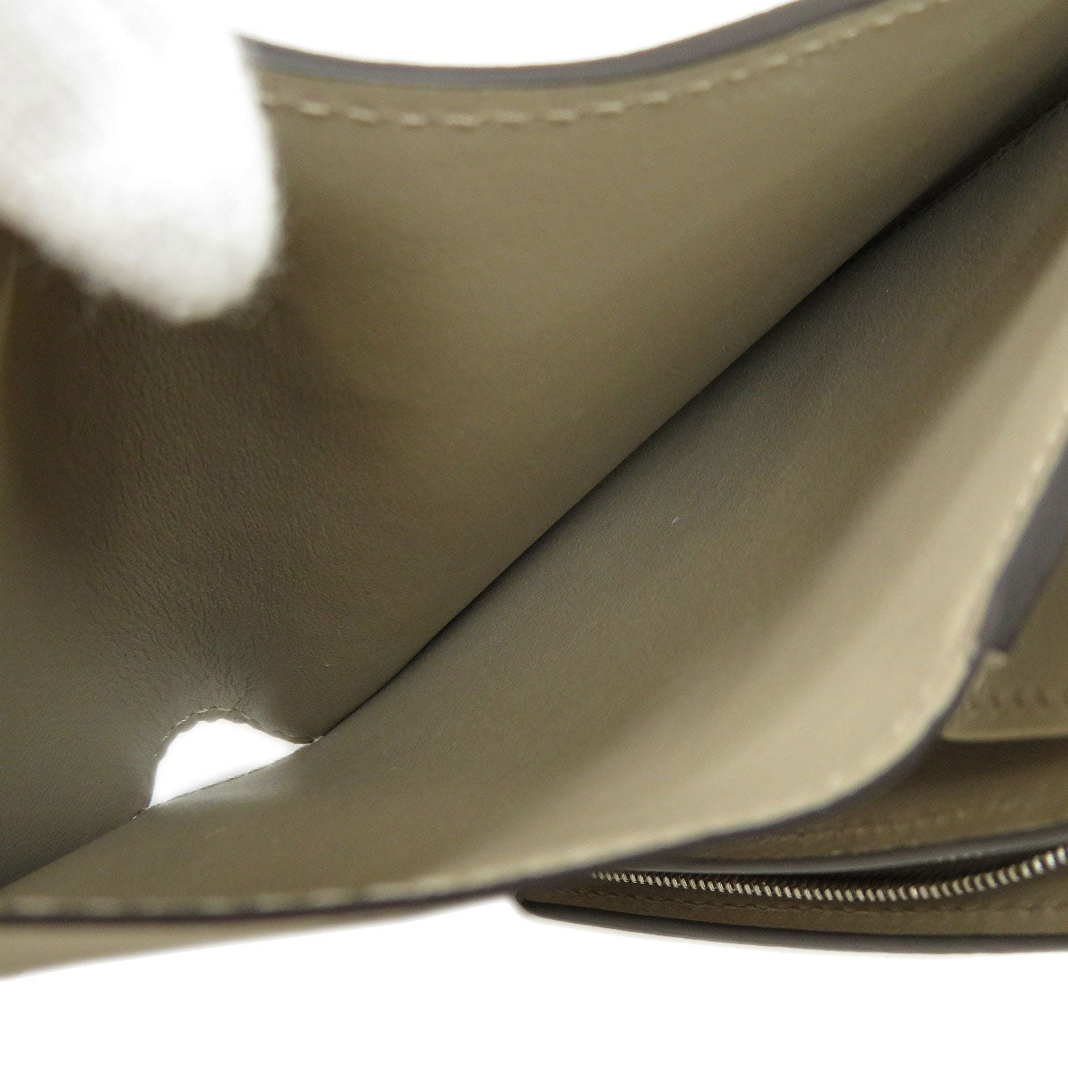 Louis Vuitton Portefeuille Iris Compact Mahina Bifold Wallet
