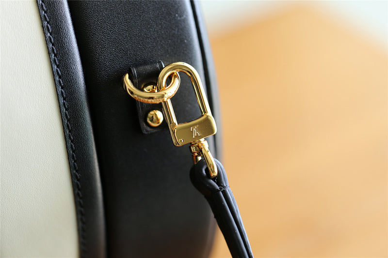 Fan Fashion Lu-Vi bags - 8327