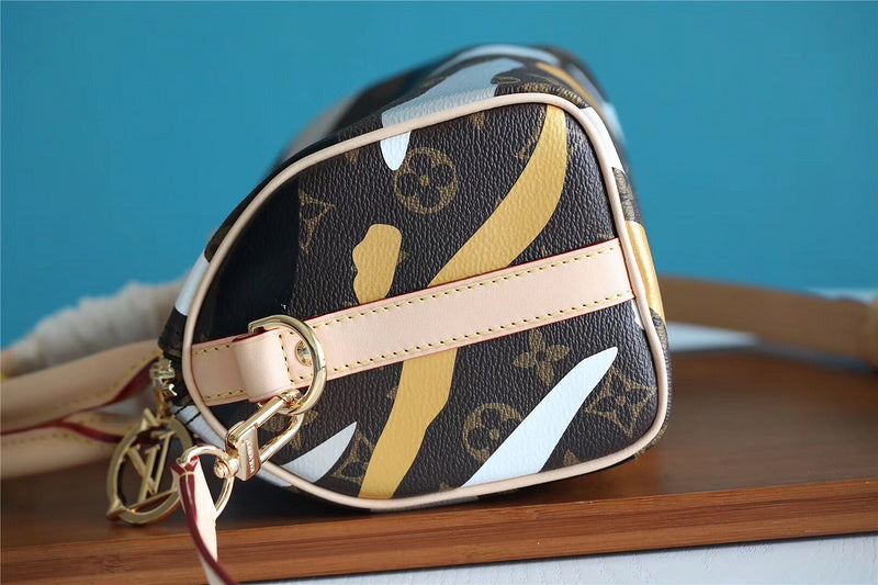 Fan Fashion Lu-Vi bags - 8152