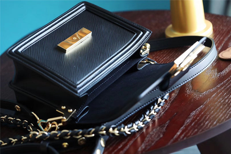 Fan Fashion Lu-Vi bags - 8115