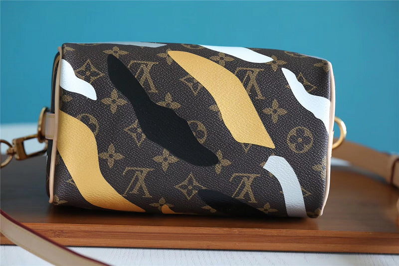 Fan Fashion Lu-Vi bags - 8152