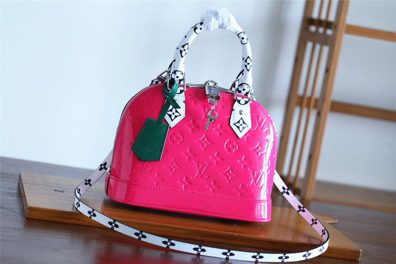 Fan Fashion Lu-Vi bags - 8276
