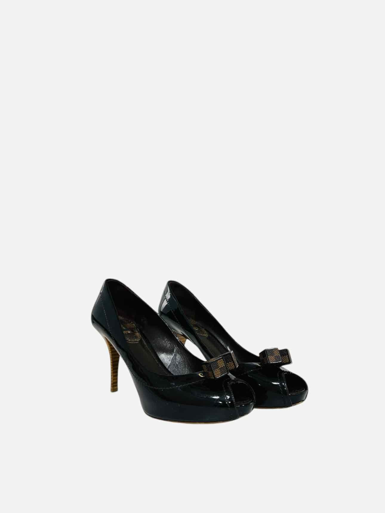 LOUIS VUITTON Saint Honore Black Size EU 39 Pumps