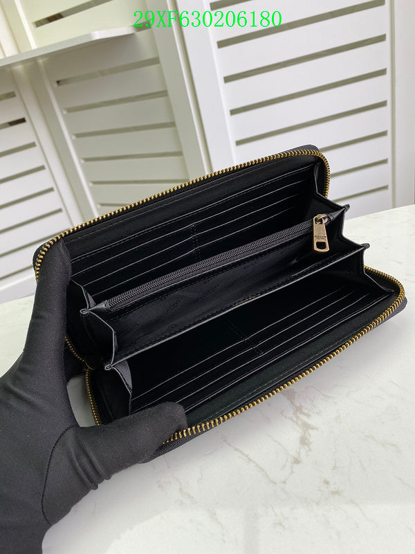 Amelia - CAH Wallet - 045