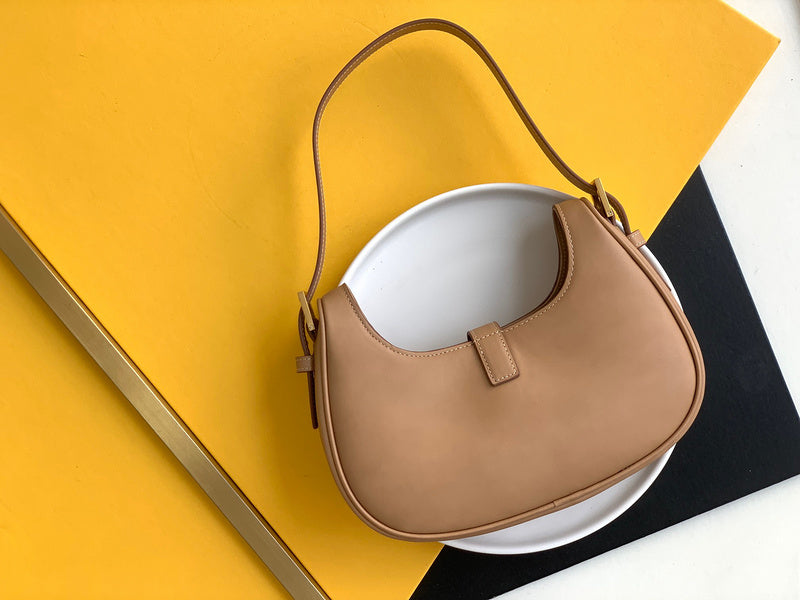 Amelia - YSL Bag - 4174