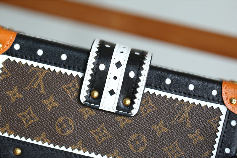 Fan Fashion Lu-Vi bags - 8236