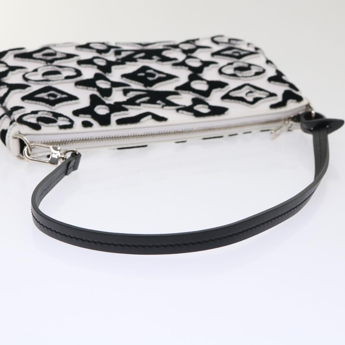 Louis Vuitton Pochette Accessoires  Leather Clutch Bag