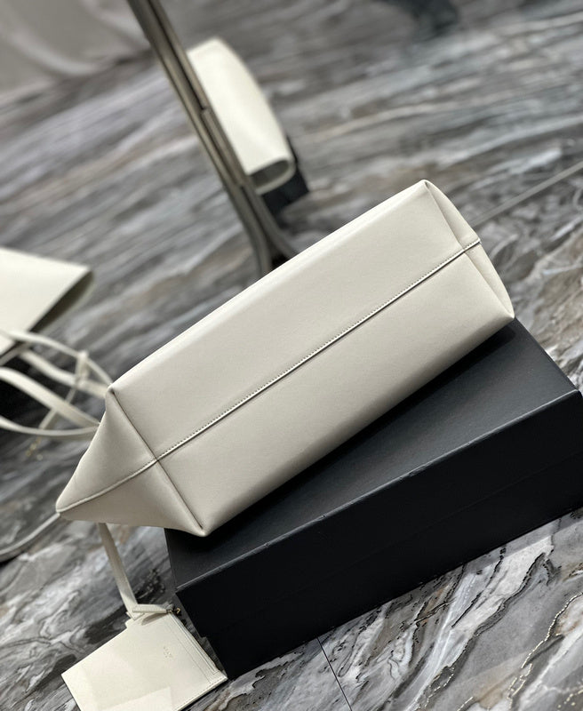 Amelia - YSL Bag - 3943