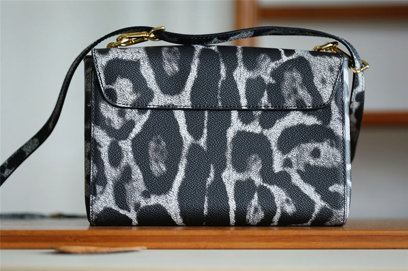Fan Fashion Lu-Vi bags - 8506