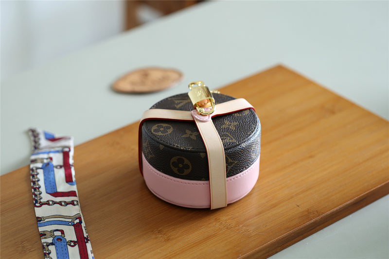 Fan Fashion Lu-Vi bags - 9356