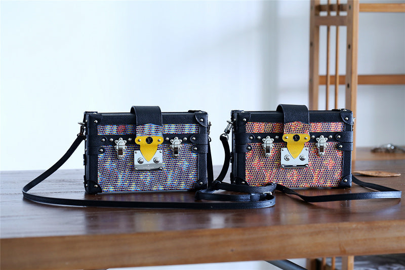 Fan Fashion Lu-Vi bags - 8216