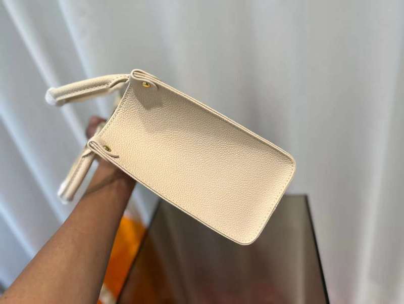 Fan Fashion Lu-Vi bags - 11414