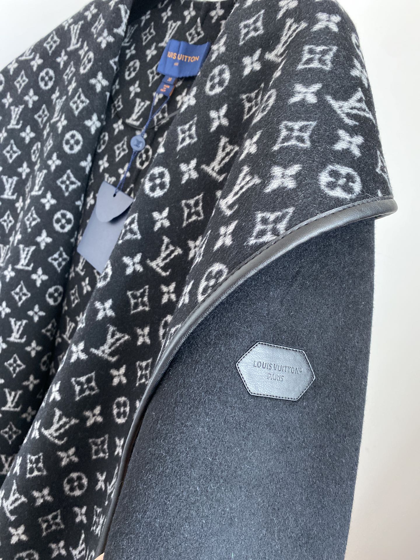 Luxury Louis Vuitton  Wrap Coat 041