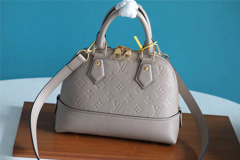 Fan Fashion Lu-Vi bags - 8295