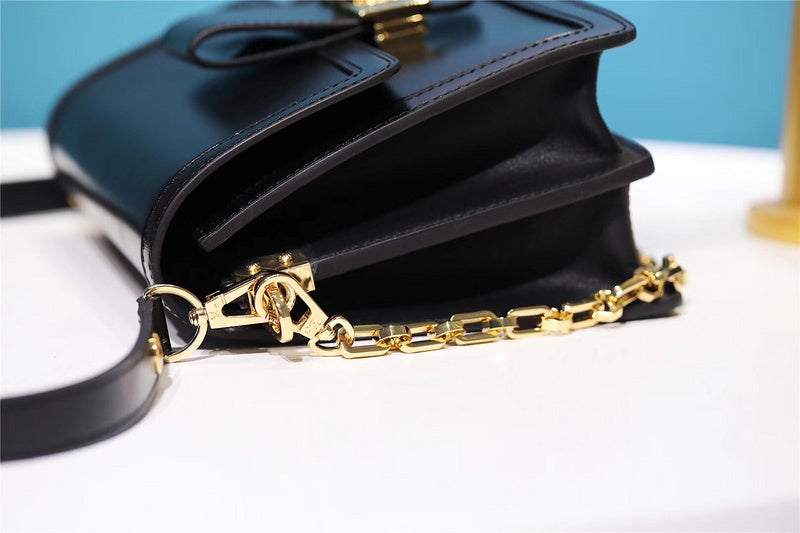 Fan Fashion Lu-Vi bags - 8127