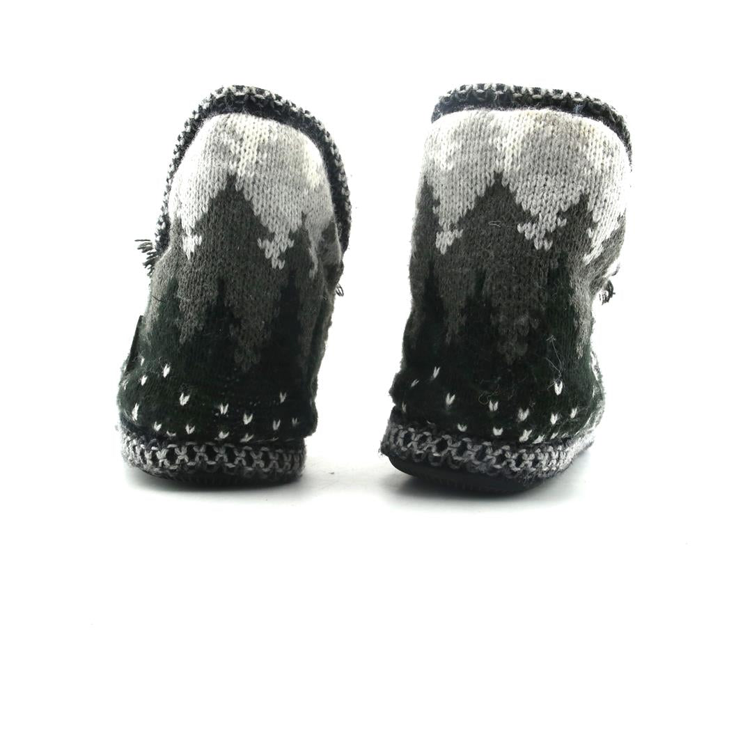 MUK LUKS .