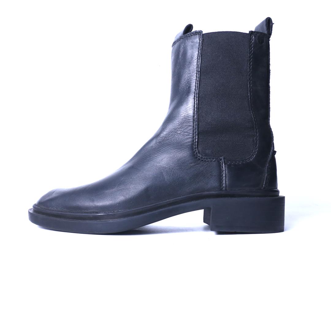 ZARA. .