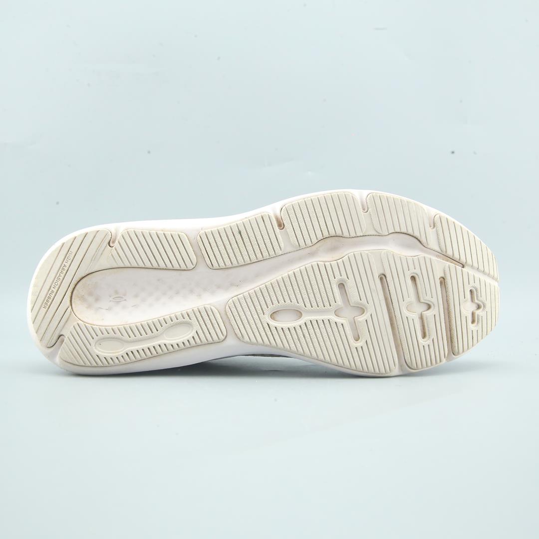 UNDER ARMOUR  CHARGED PURSUIT 3