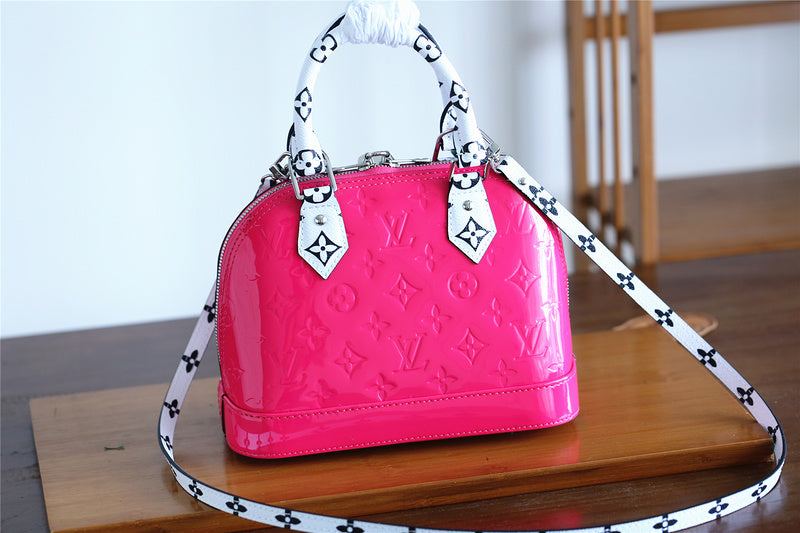 Fan Fashion Lu-Vi bags - 8276