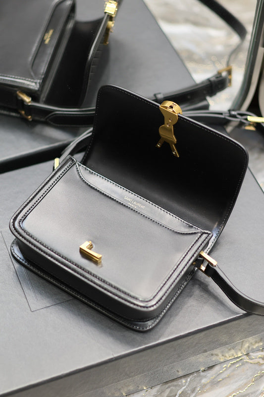Amelia - YSL Bag - 1977