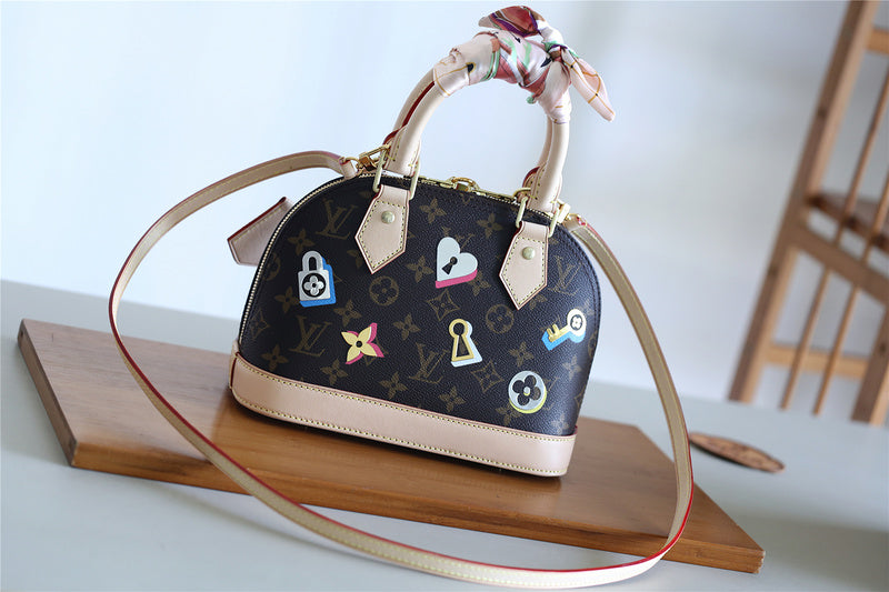 Fan Fashion Lu-Vi bags - 8257