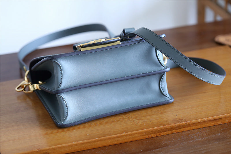Fan Fashion Lu-Vi bags - 8121
