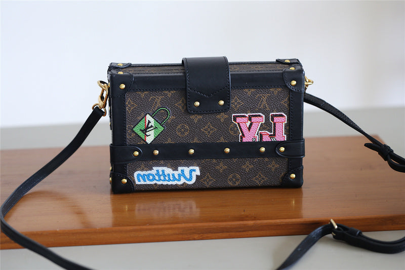 Fan Fashion Lu-Vi bags - 8215