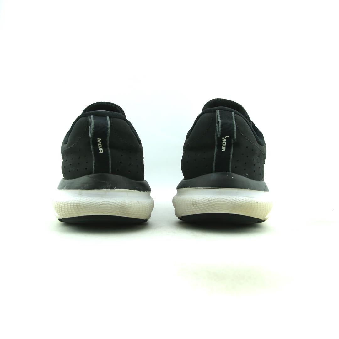 UNDER ARMOUR CHARGED ASSERT 8