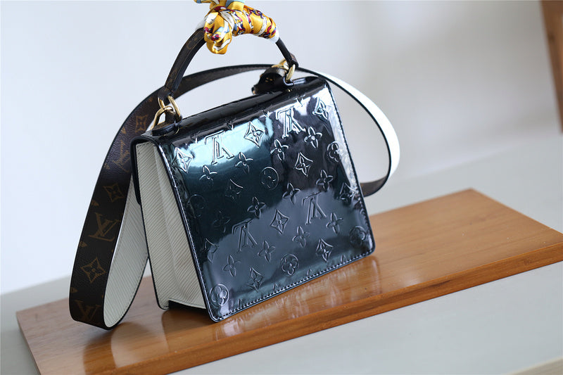 Fan Fashion Lu-Vi bags - 8047