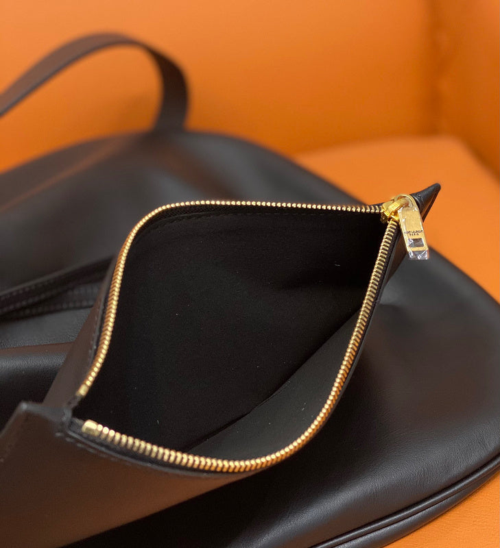 Amelia - YSL Bag - 2053