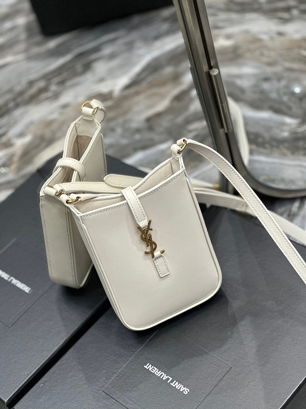 Amelia - YSL Bag - 4000