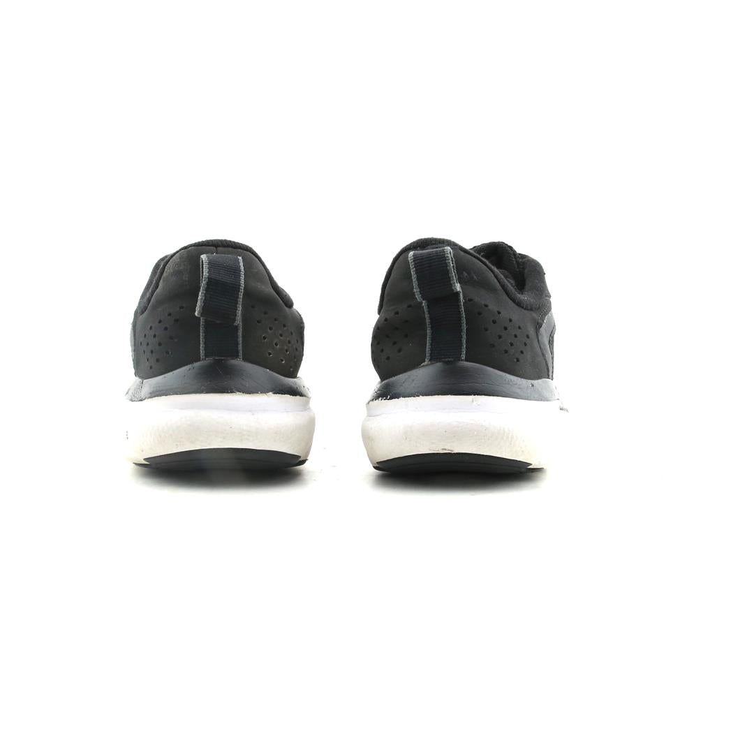 UNDER ARMOUR ASSERT 9