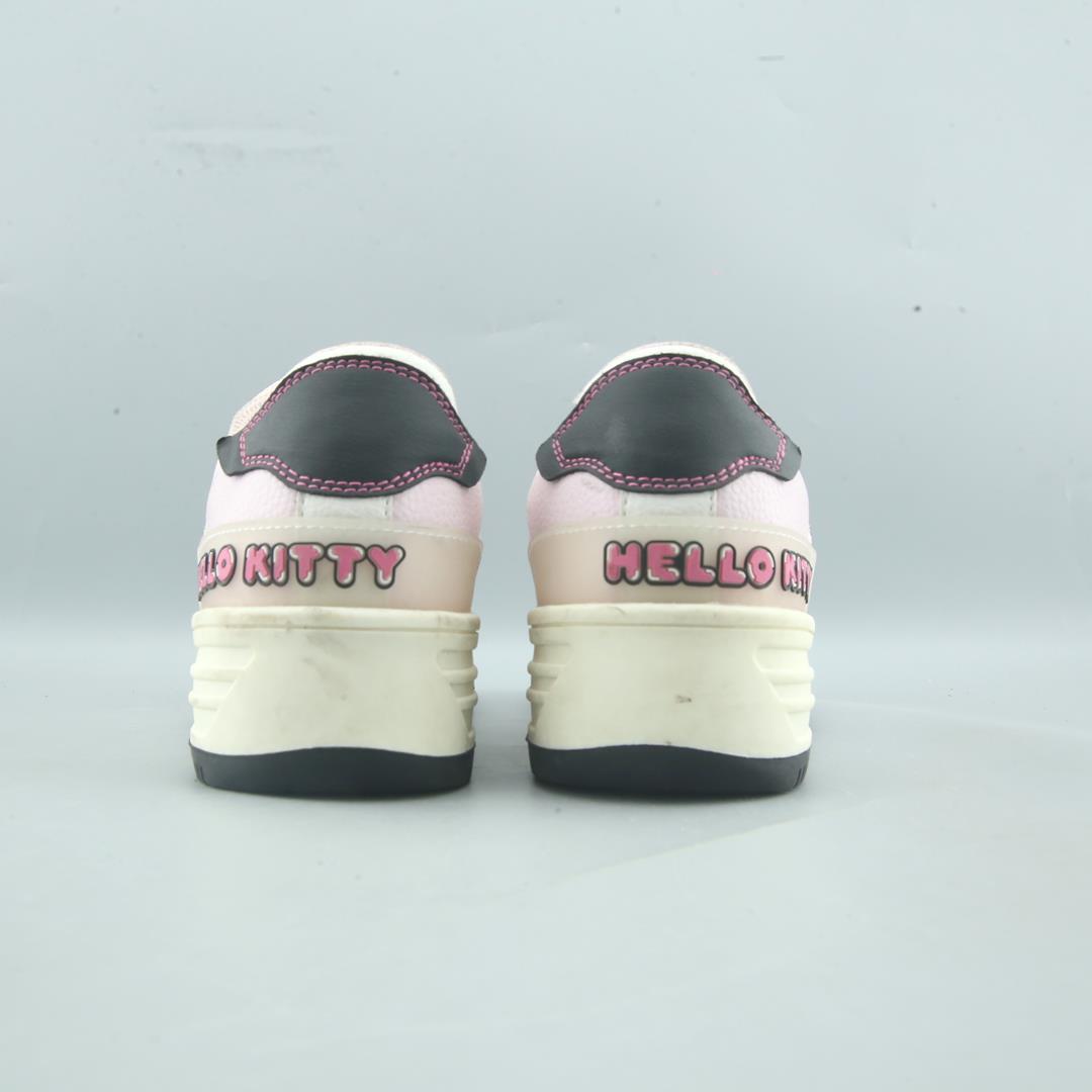 HELLO KITTY .