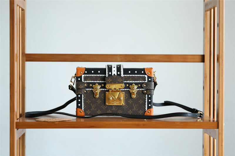 Fan Fashion Lu-Vi bags - 8236